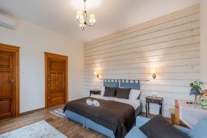 łóżko i ręcznik widok-4