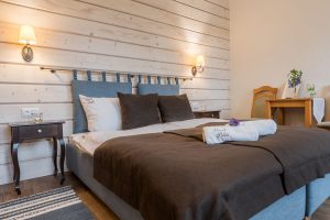 łóżko i ręcznik widok-3