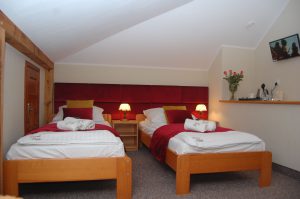 czerwone łóżka widok-20